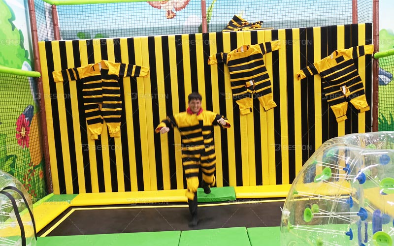 Kazakistan'da çocuk oyun odası faaliyete geçti