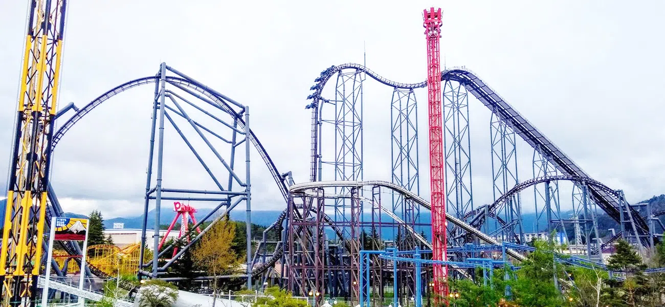 Американские горки "Eejanaika Coaster"