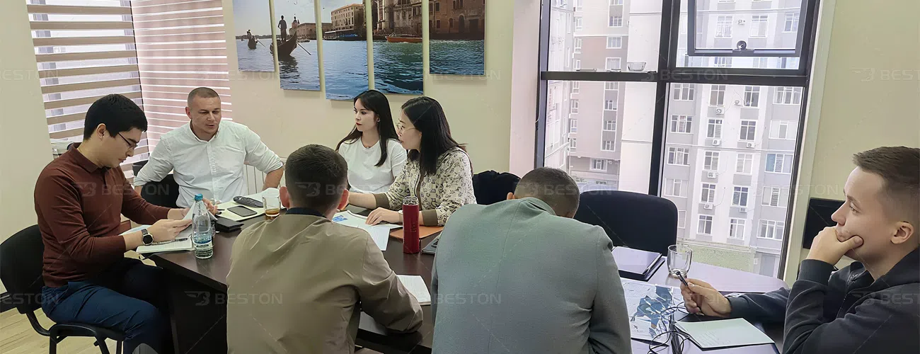 Команда Beston Rides проводит очную встречу с клиентом из Кыргызстана