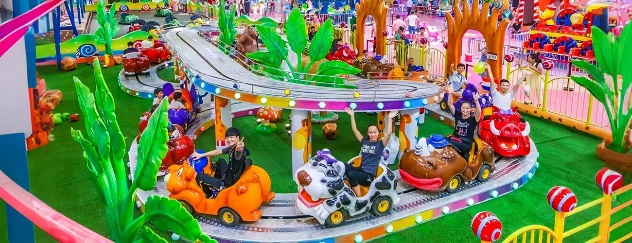 Дети и родители любят детские американские горки