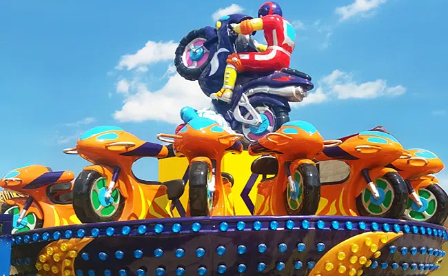 Аттракцион Диско изготовлен из высокопрочного стеклопластика нового поколения 